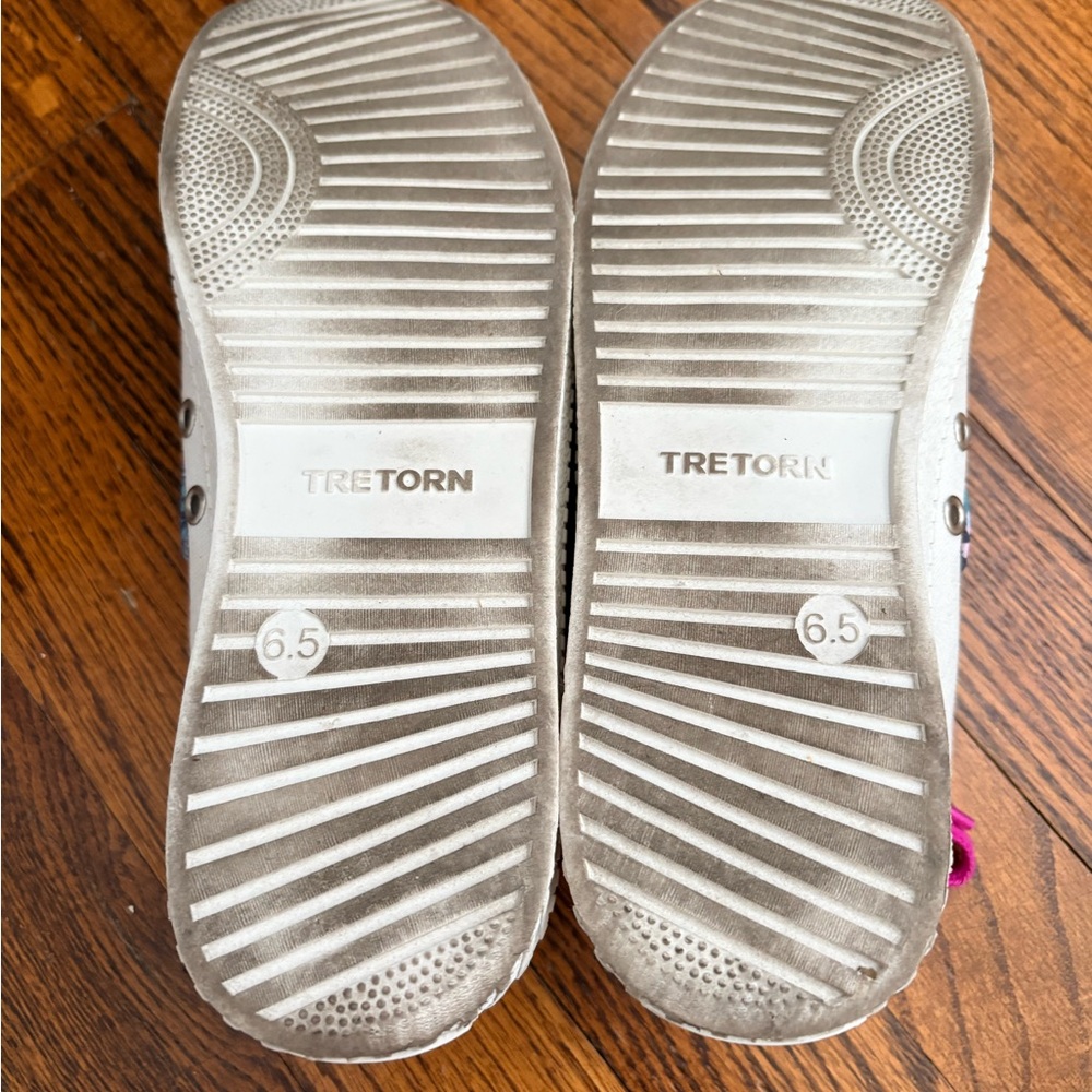 Tretorn White Canvas Sneakers with Hot Pink Laces - Picture 4 of 5